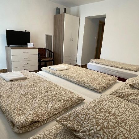 Апартаменти Freedom Apartman Морахалом Екстер'єр фото