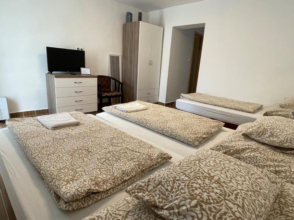 Апартаменти Freedom Apartman Морахалом Екстер'єр фото
