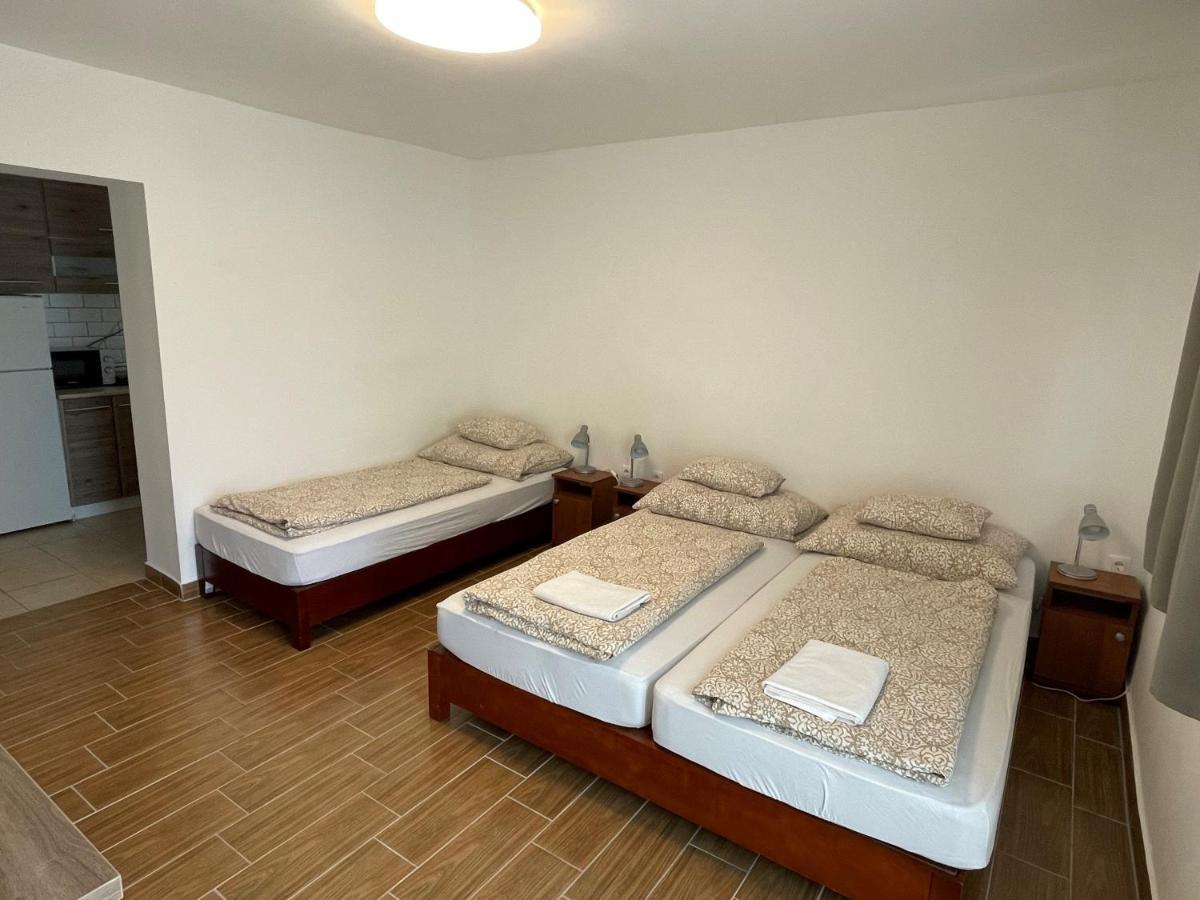 Апартаменти Freedom Apartman Морахалом Екстер'єр фото