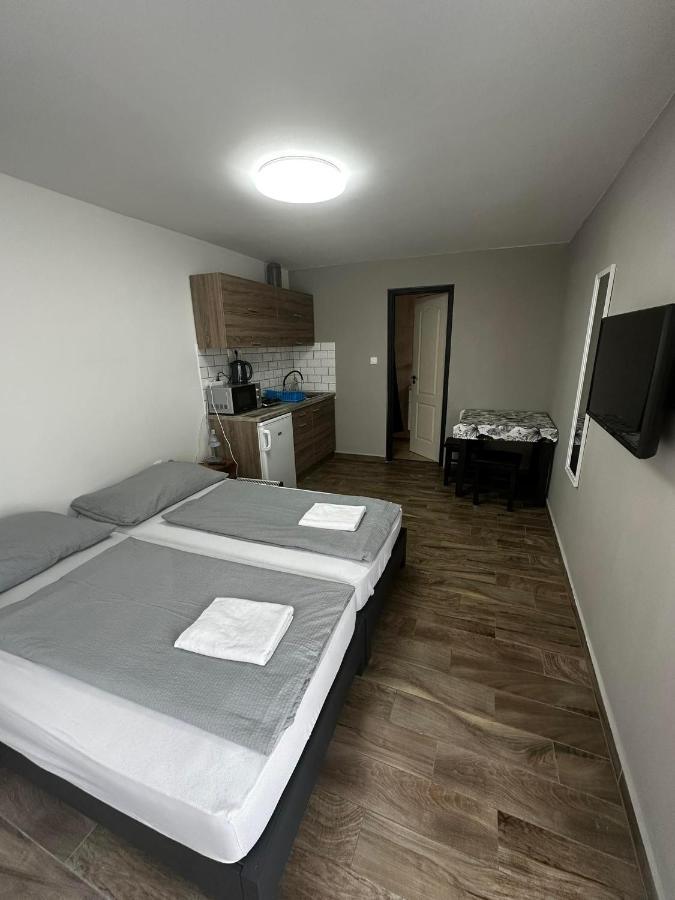 Апартаменти Freedom Apartman Морахалом Екстер'єр фото