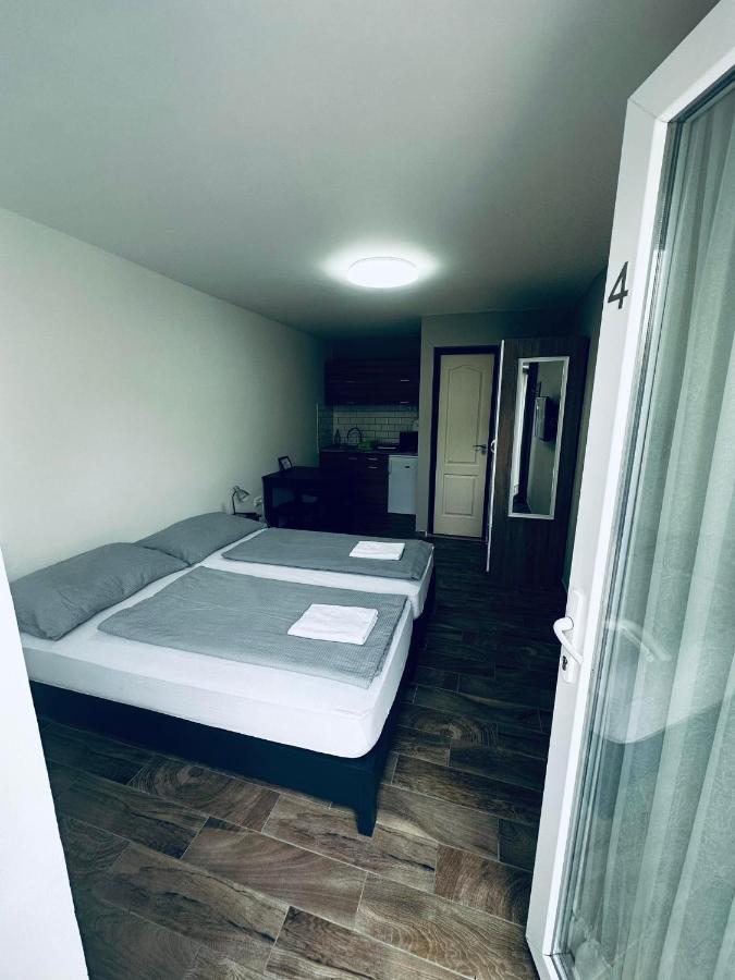 Апартаменти Freedom Apartman Морахалом Екстер'єр фото