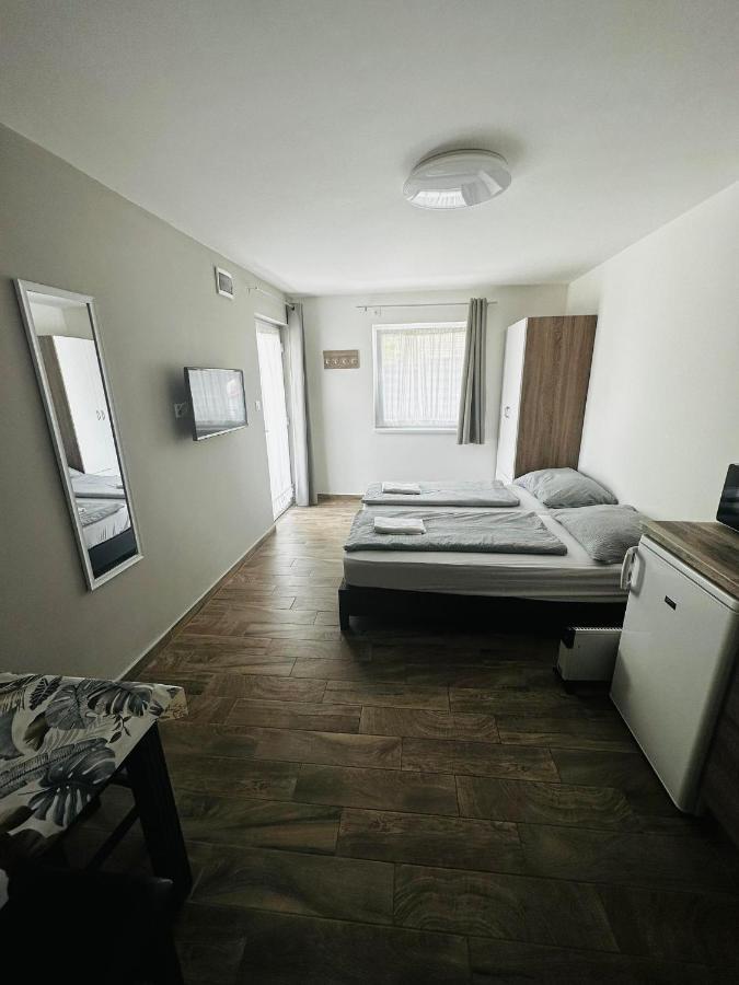 Апартаменти Freedom Apartman Морахалом Екстер'єр фото